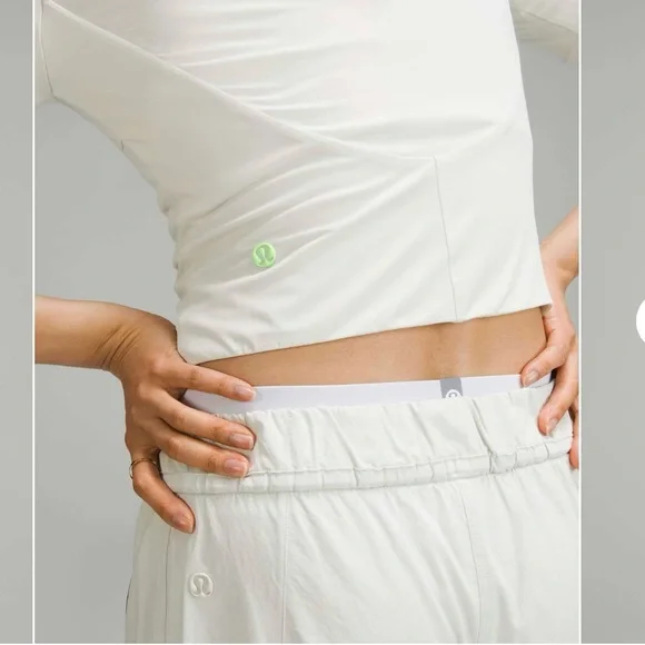 Lululemon NWT Tight-Fit Lined T-Shirt size M - Picture 10 of 10